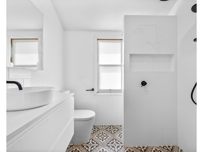 7-7a Goodwood Street, Newtown QLD 4350