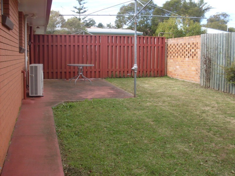 2/218 Mackenzie Street, Rangeville QLD 4350