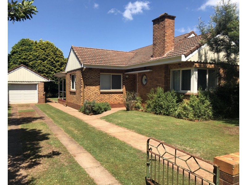 16 Crown Street, Rangeville QLD 4350