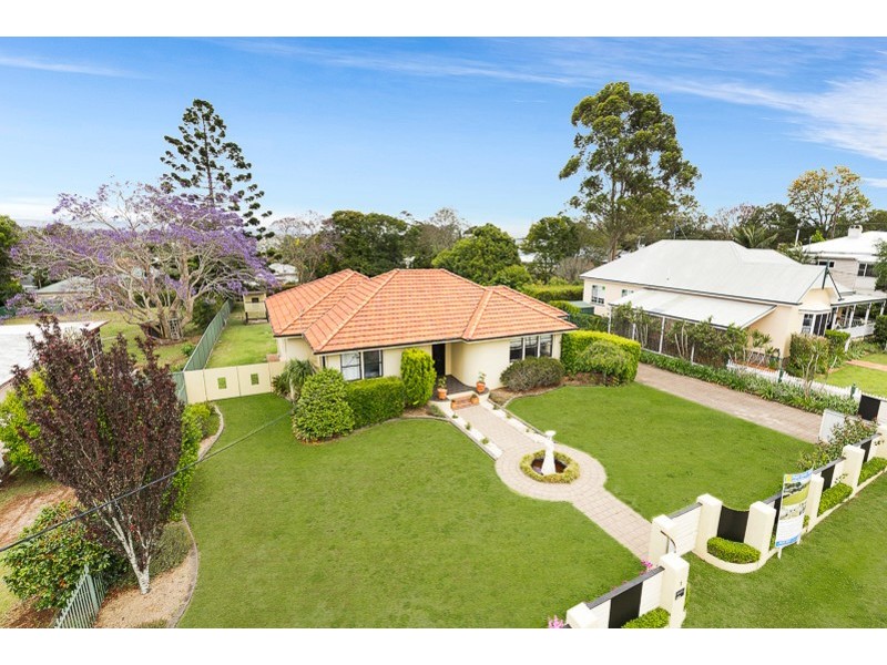 1 New Street, Mount Lofty QLD 4350