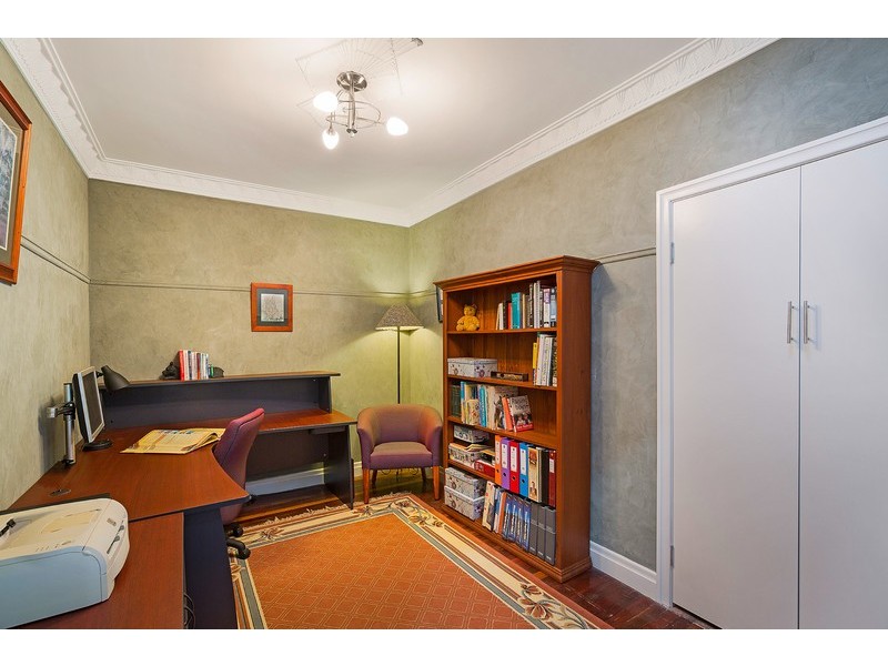 1 New Street, Mount Lofty QLD 4350