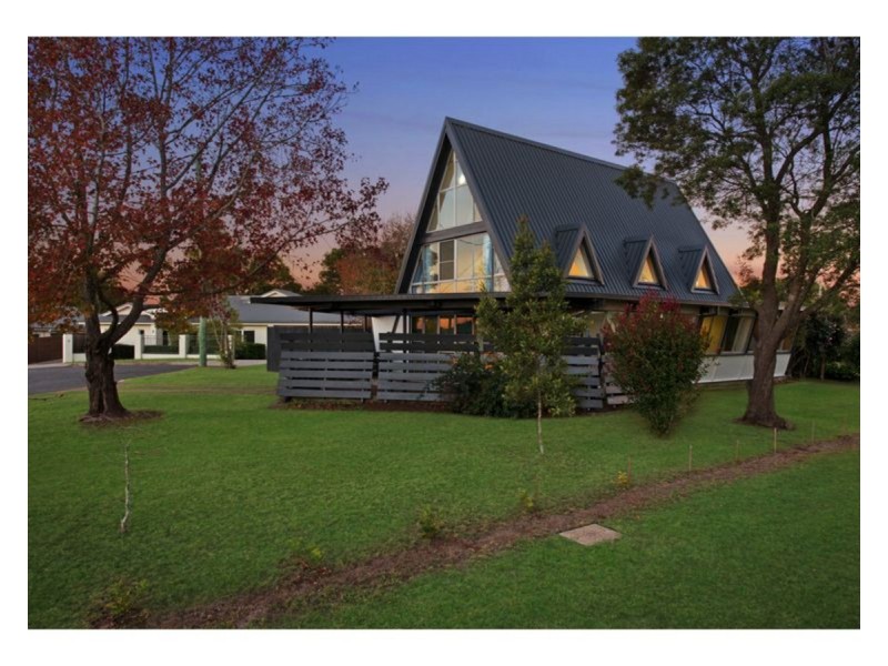 24 Tourist Road, East Toowoomba QLD 4350
