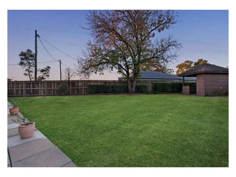 24 Tourist Road, East Toowoomba QLD 4350