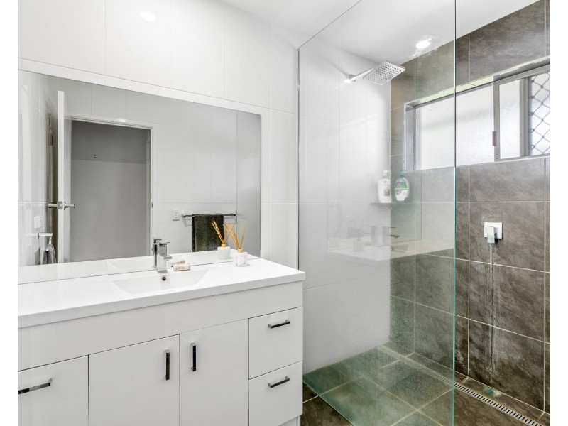 17 Tracey Street, Rangeville QLD 4350