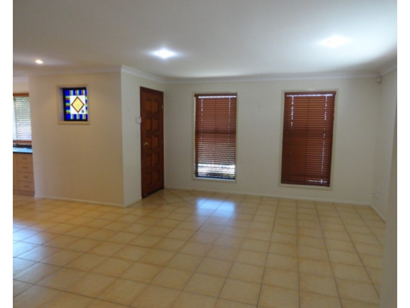 2/251 Nelson Street, Kearneys Spring QLD 4350