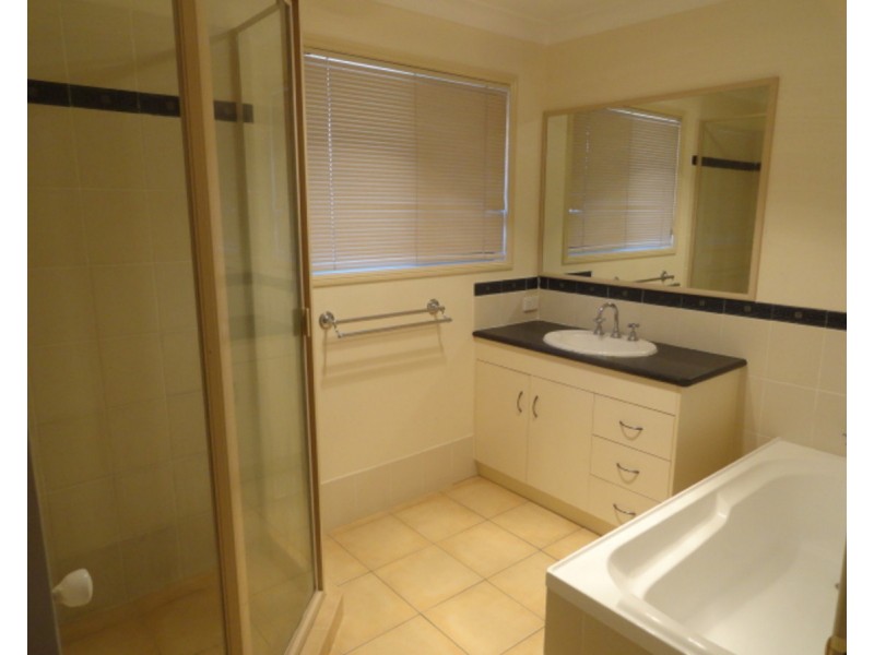 2/251 Nelson Street, Kearneys Spring QLD 4350