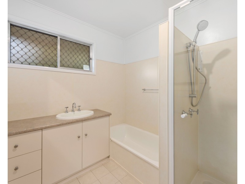 6 Jean Street, Harristown QLD 4350