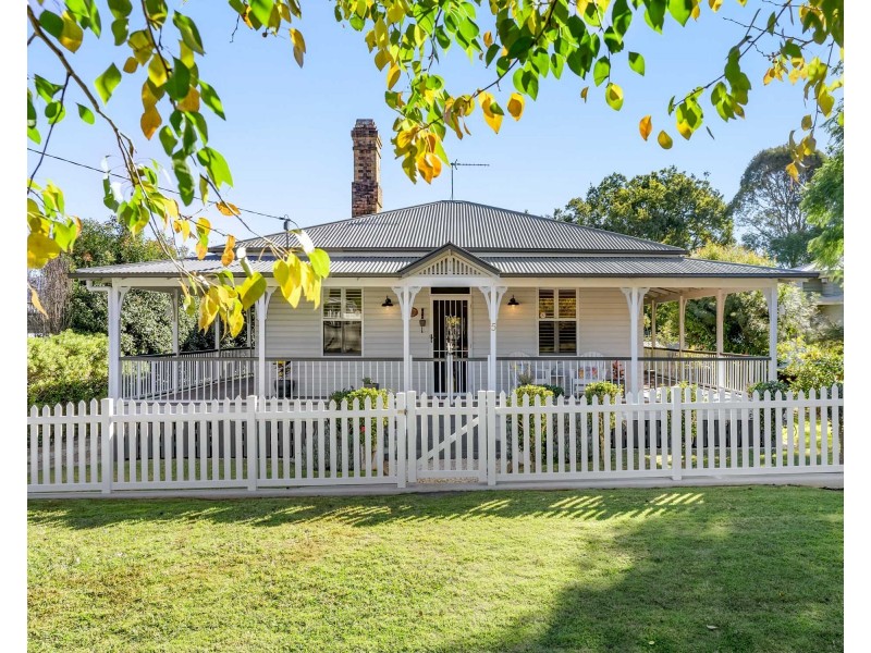 5 John Street, East Toowoomba QLD 4350