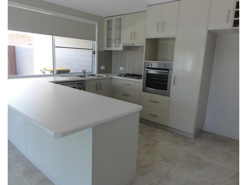 1/303 Stenner Street, Middle Ridge QLD 4350