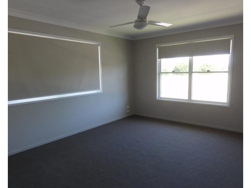 1/303 Stenner Street, Middle Ridge QLD 4350