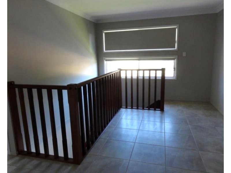 1/303 Stenner Street, Middle Ridge QLD 4350