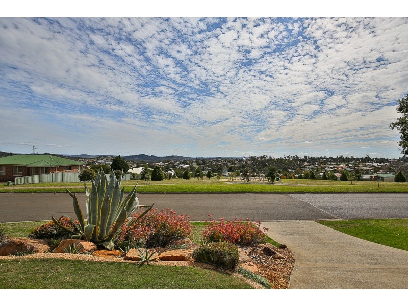 40 Dalzell Court, Darling Heights QLD 4350