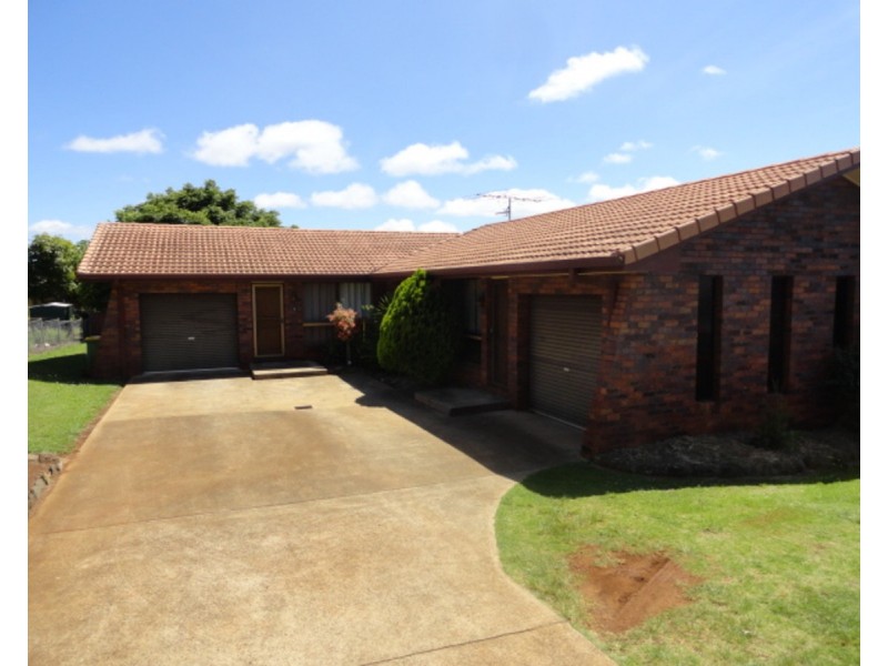 2/113 South Street, Centenary Heights QLD 4350
