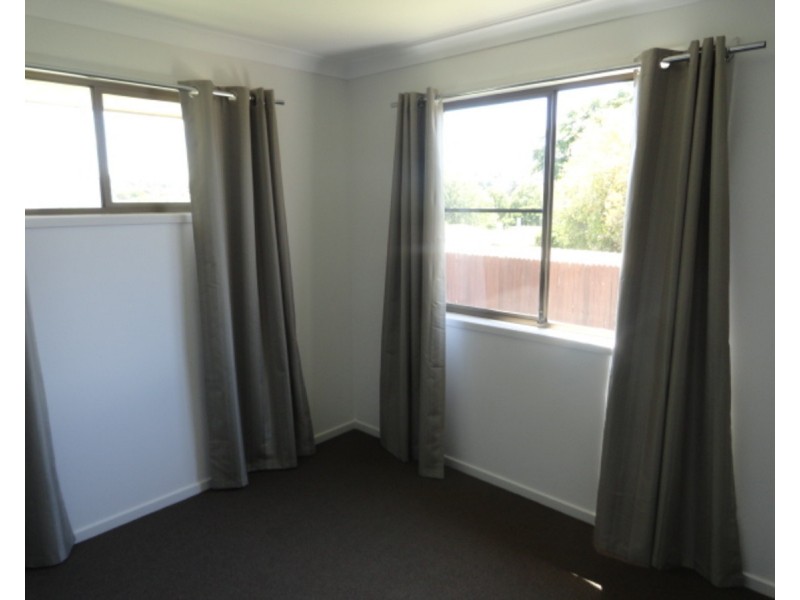 2/113 South Street, Centenary Heights QLD 4350