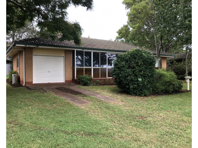 22 Stuart Street, Mount Lofty QLD 4350