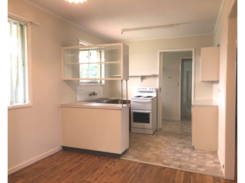 22 Stuart Street, Mount Lofty QLD 4350