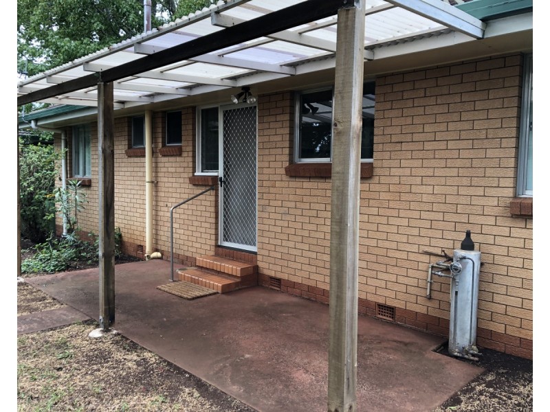 22 Stuart Street, Mount Lofty QLD 4350