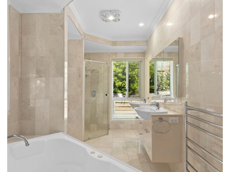 12 Howard Street, Middle Ridge QLD 4350