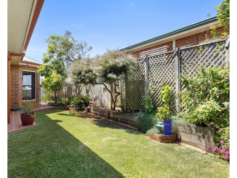 12 Howard Street, Middle Ridge QLD 4350
