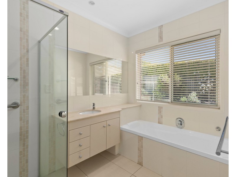 12 Howard Street, Middle Ridge QLD 4350
