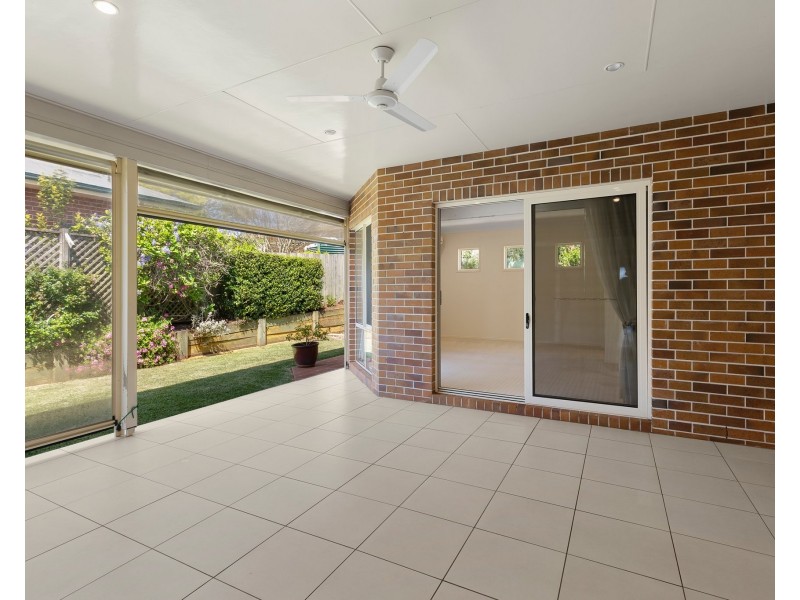 12 Howard Street, Middle Ridge QLD 4350