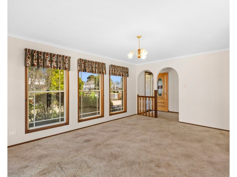 2 Grant Close, Middle Ridge QLD 4350