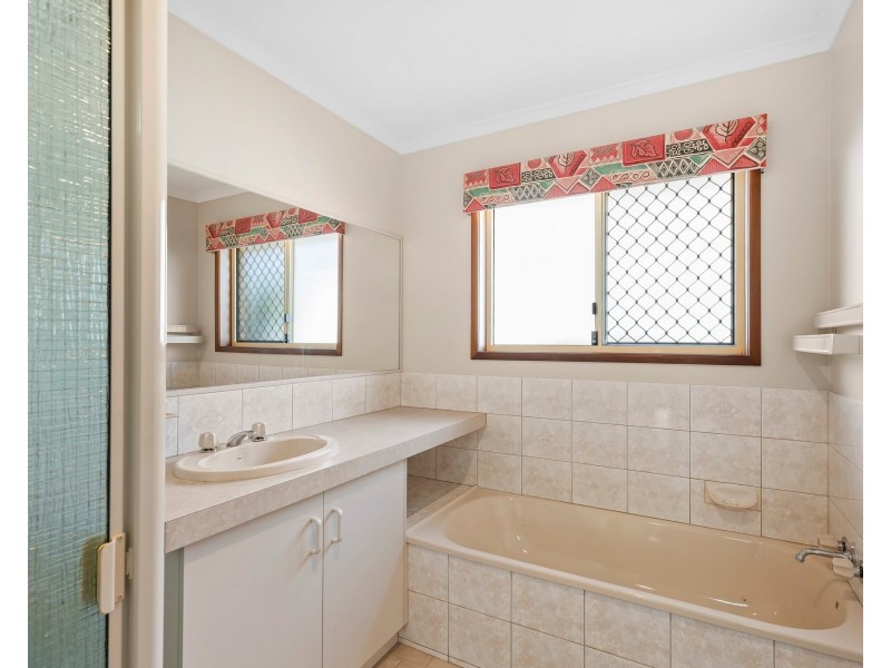 2 Grant Close, Middle Ridge QLD 4350