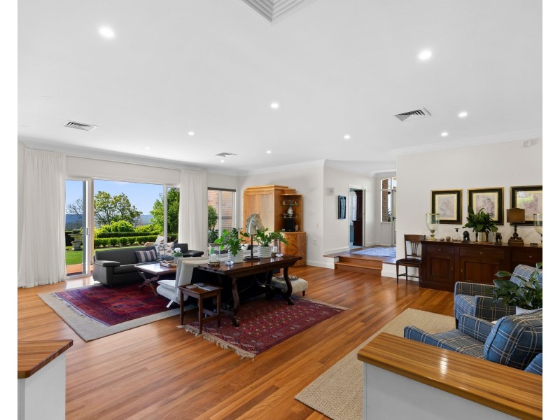 5 Balmoral Close, Mount Lofty QLD 4350