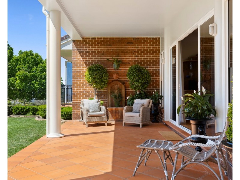 5 Balmoral Close, Mount Lofty QLD 4350