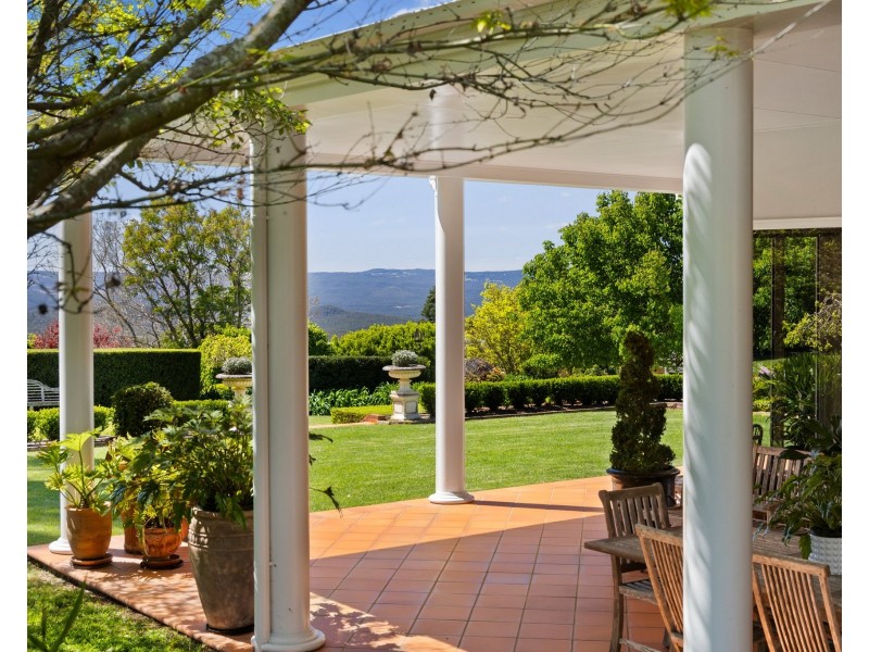 5 Balmoral Close, Mount Lofty QLD 4350