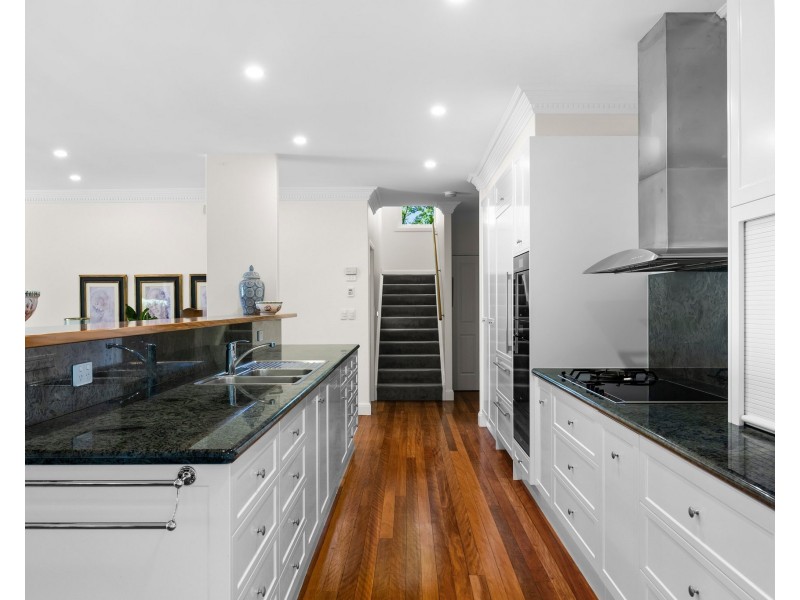 5 Balmoral Close, Mount Lofty QLD 4350