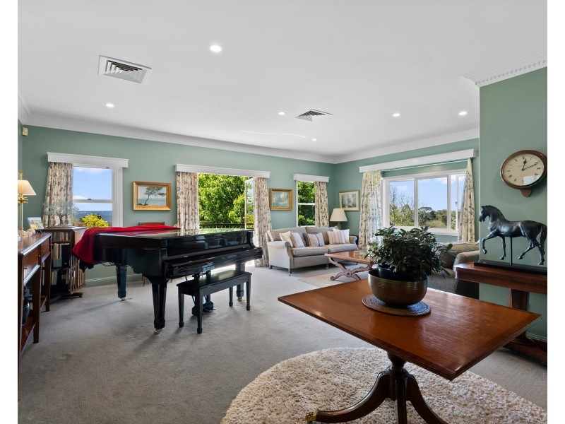 5 Balmoral Close, Mount Lofty QLD 4350