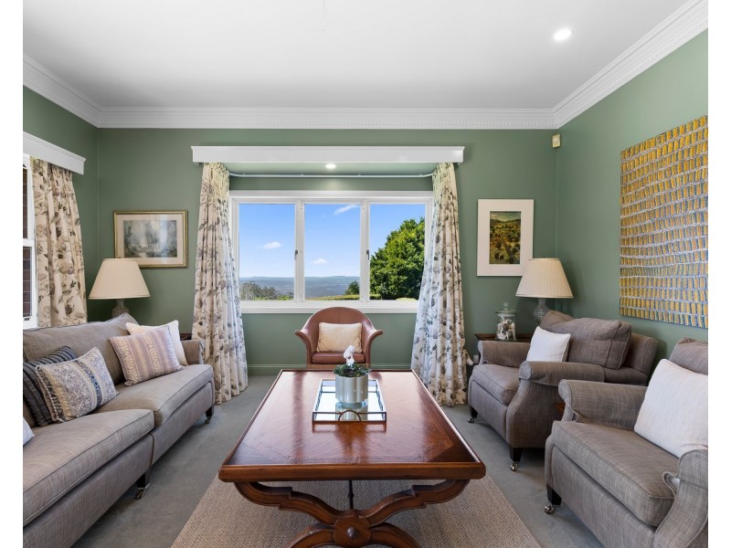 5 Balmoral Close, Mount Lofty QLD 4350