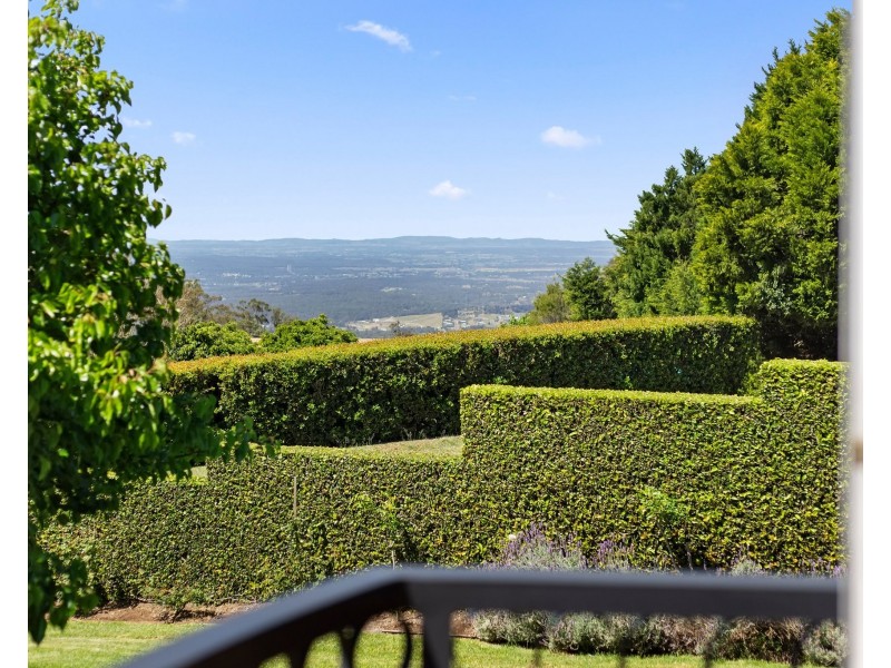 5 Balmoral Close, Mount Lofty QLD 4350