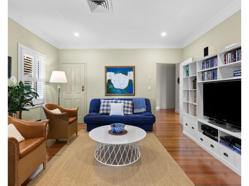 5 Balmoral Close, Mount Lofty QLD 4350