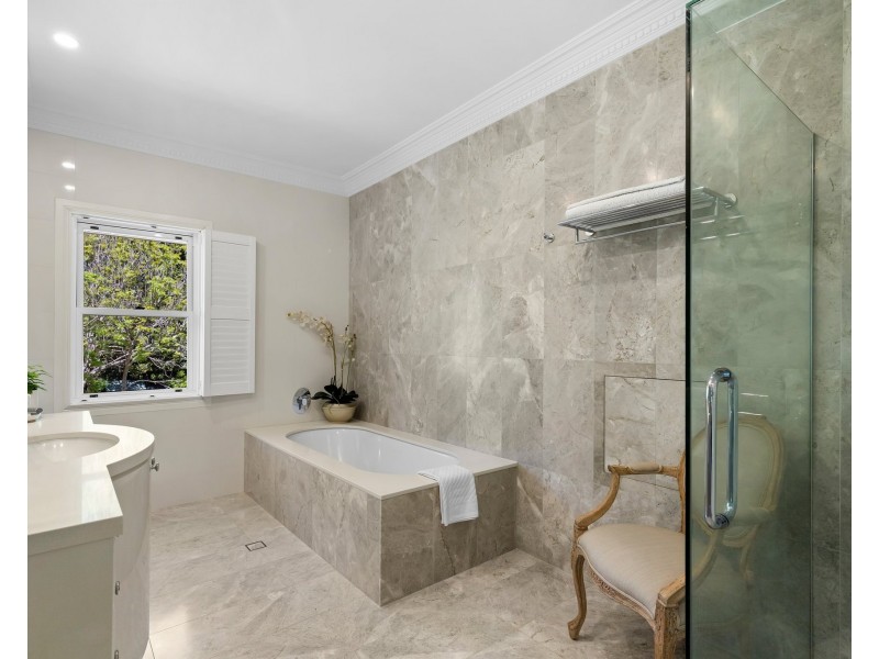 5 Balmoral Close, Mount Lofty QLD 4350