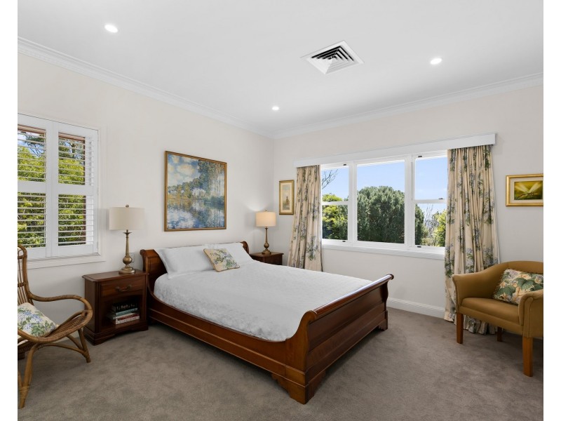 5 Balmoral Close, Mount Lofty QLD 4350