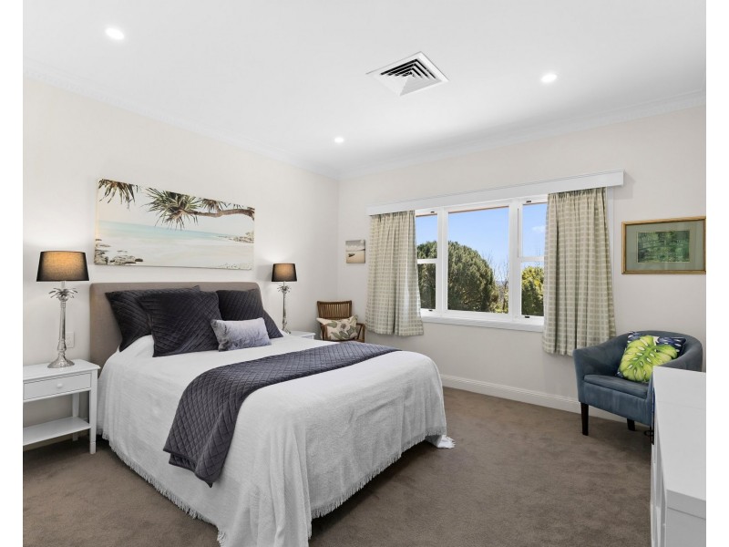 5 Balmoral Close, Mount Lofty QLD 4350