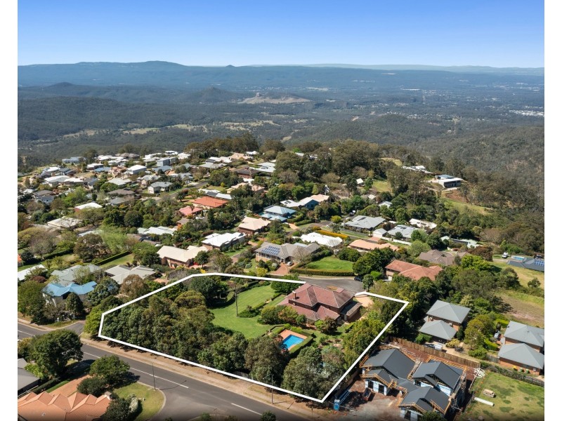 5 Balmoral Close, Mount Lofty QLD 4350
