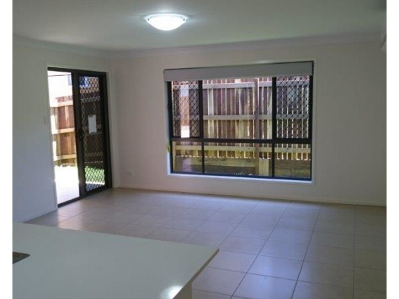 2/2a Beatty Street, Mount Lofty QLD 4350