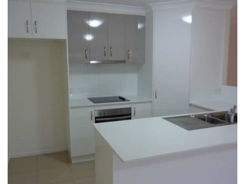 2/2a Beatty Street, Mount Lofty QLD 4350