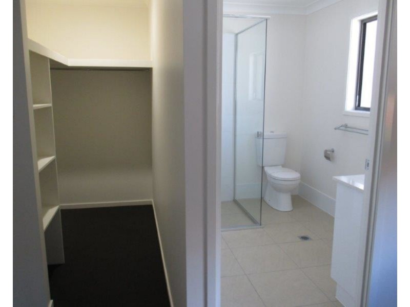 2/2a Beatty Street, Mount Lofty QLD 4350