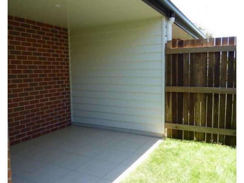 2/2a Beatty Street, Mount Lofty QLD 4350