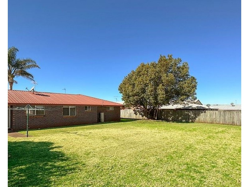 2/385 Greenwattle Street, Wilsonton QLD 4350