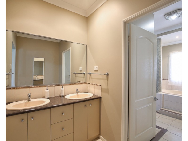 313 Ramsay Street, Middle Ridge QLD 4350