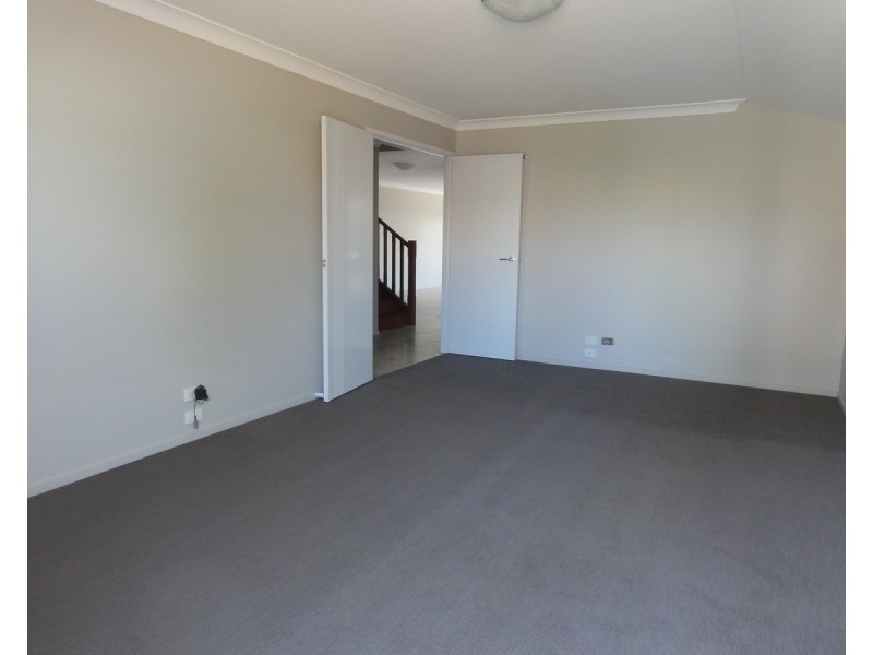 3/303 Stenner Street, Centenary Heights QLD 4350