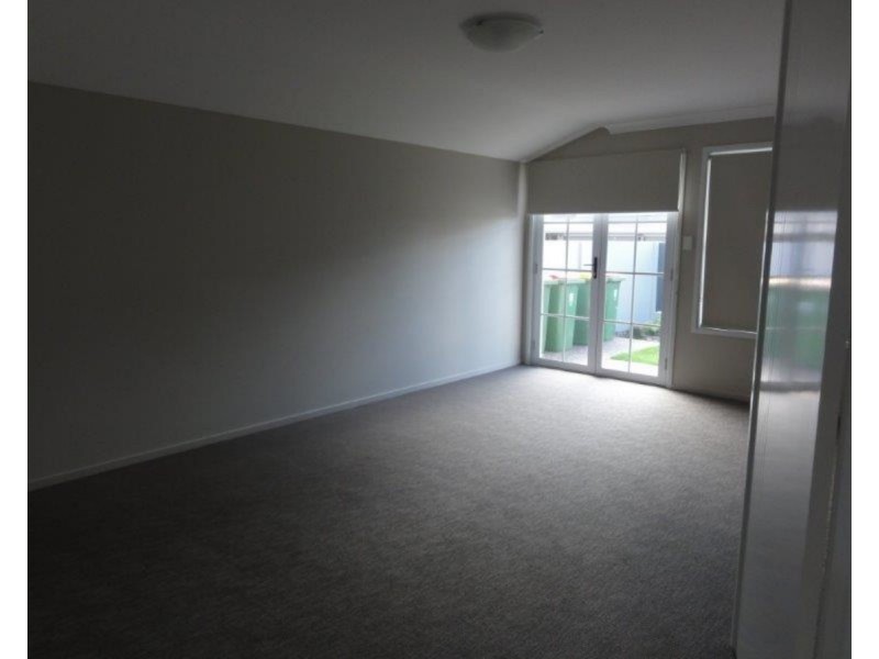 3/303 Stenner Street, Centenary Heights QLD 4350