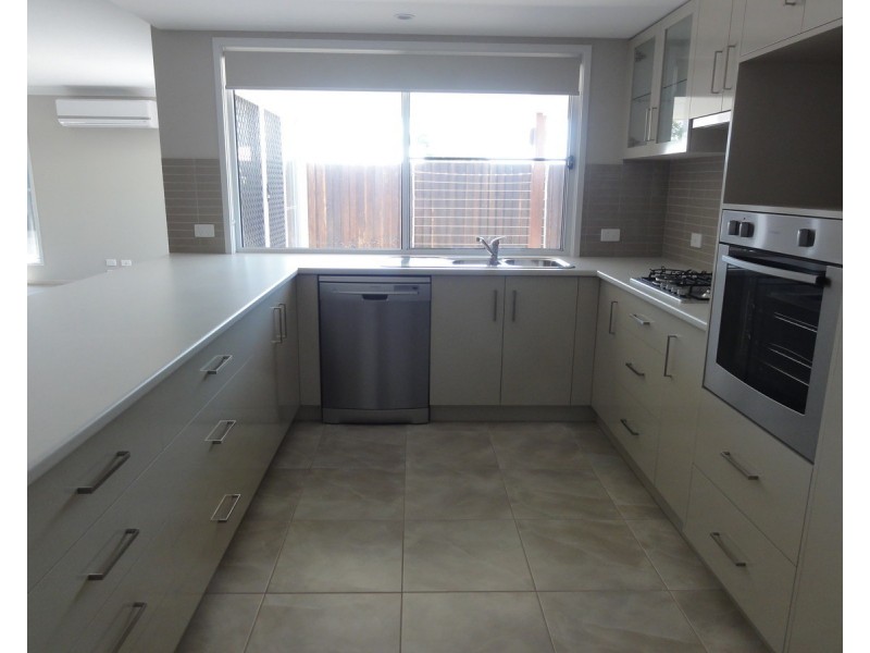 3/303 Stenner Street, Centenary Heights QLD 4350