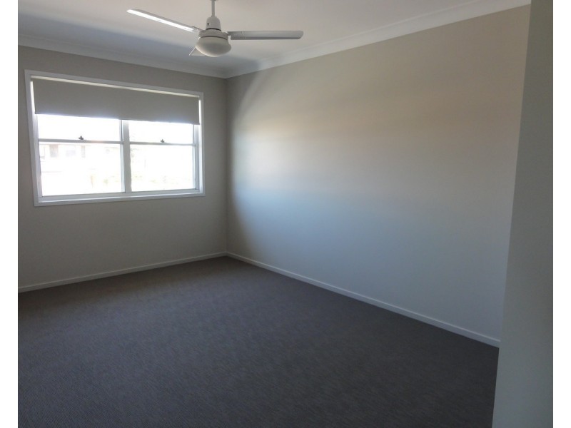 3/303 Stenner Street, Centenary Heights QLD 4350