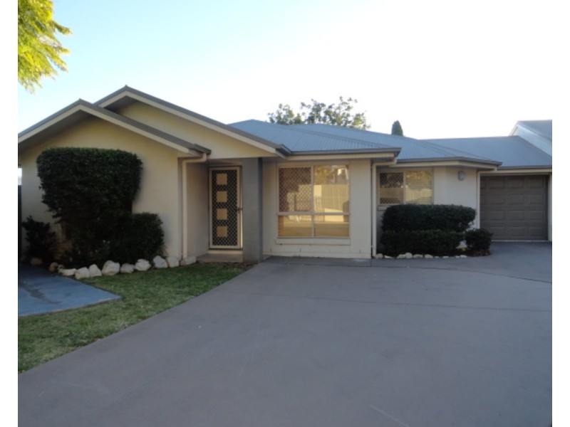 1/15A Mary Street, Mount Lofty QLD 4350